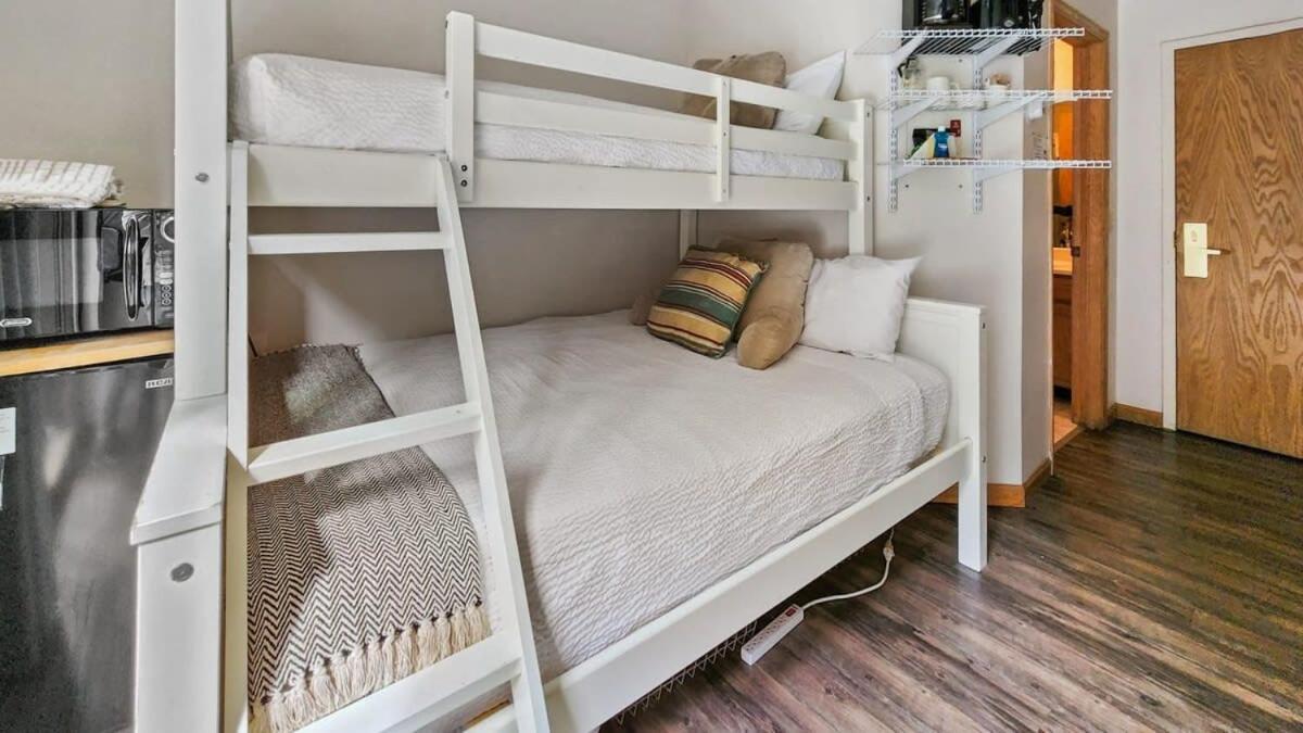 Cozy Studio With Shared Pool -3 Min To Ski Lift 布雷肯里奇 外观 照片
