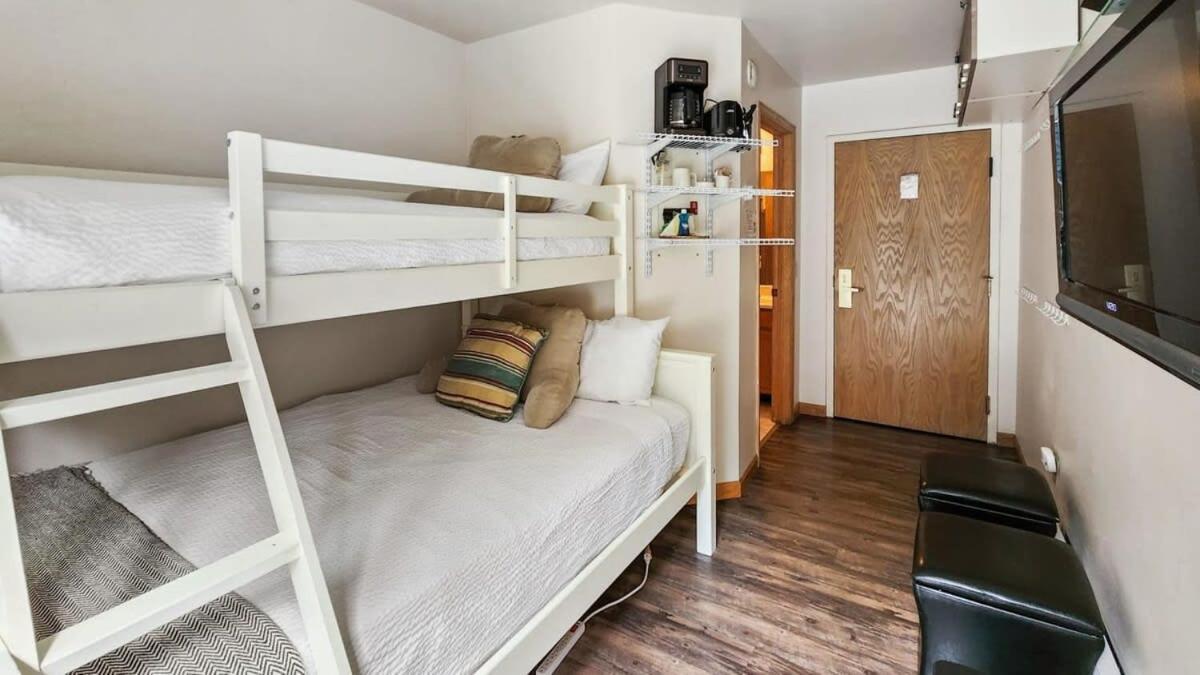 Cozy Studio With Shared Pool -3 Min To Ski Lift 布雷肯里奇 外观 照片