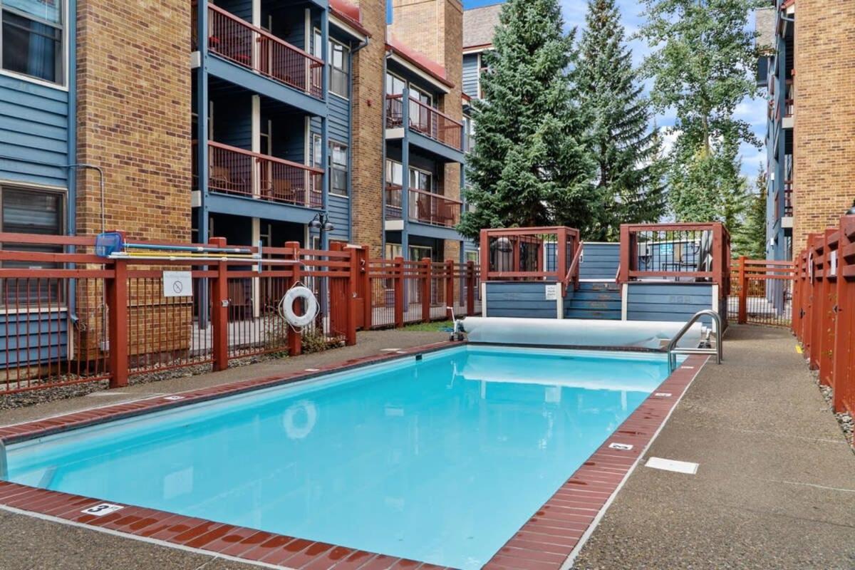 Cozy Studio With Shared Pool -3 Min To Ski Lift 布雷肯里奇 外观 照片